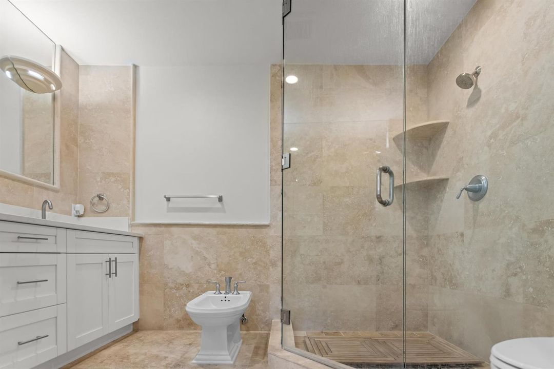 DownStairs BathB