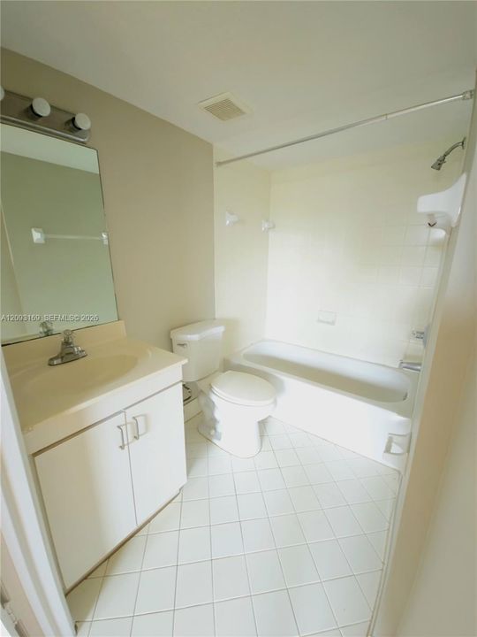 For Rent: $1,990 (2 beds, 2 baths, 920 Square Feet)