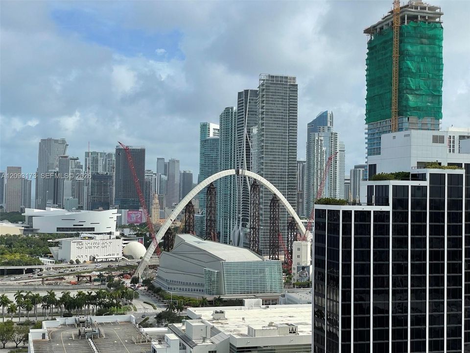 For Sale: $325,000 (1 beds, 1 baths, 821 Square Feet)
