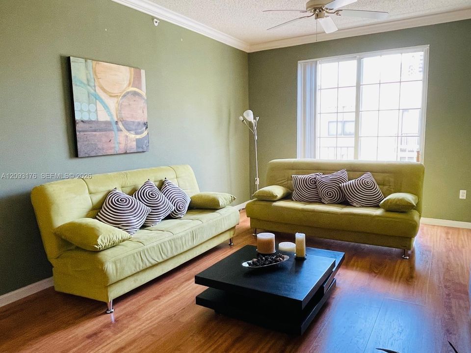 For Rent: $2,450 (2 beds, 1 baths, 1029 Square Feet)