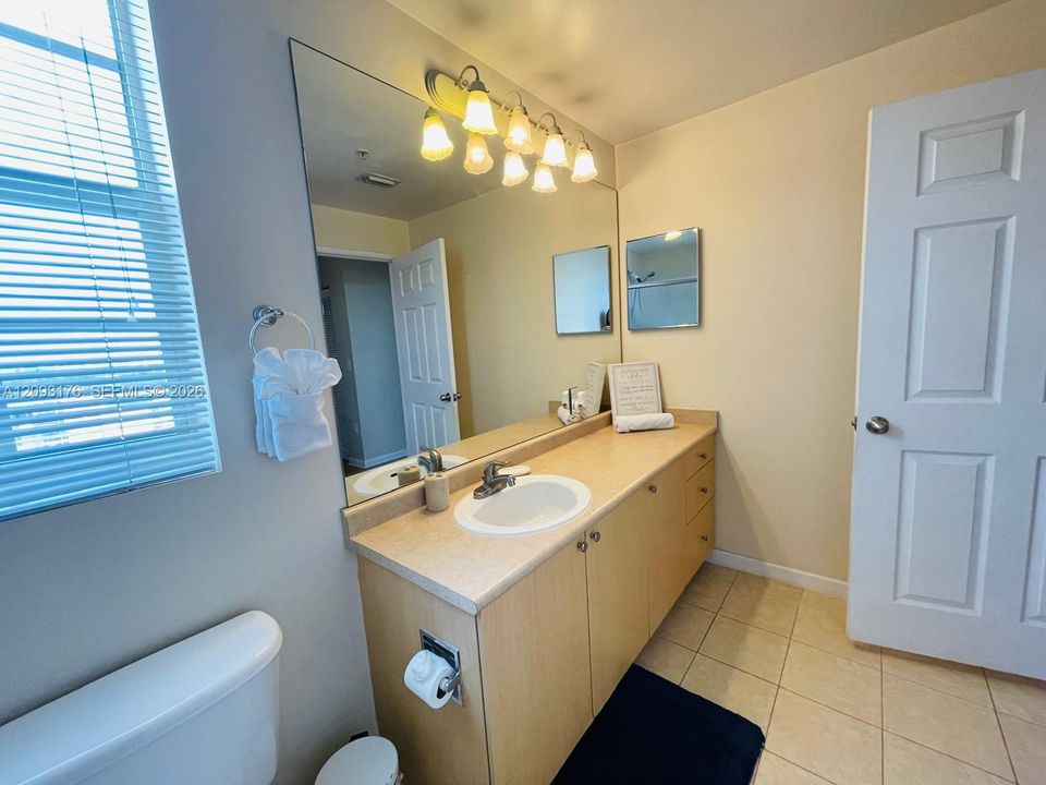 For Rent: $2,450 (2 beds, 1 baths, 1029 Square Feet)