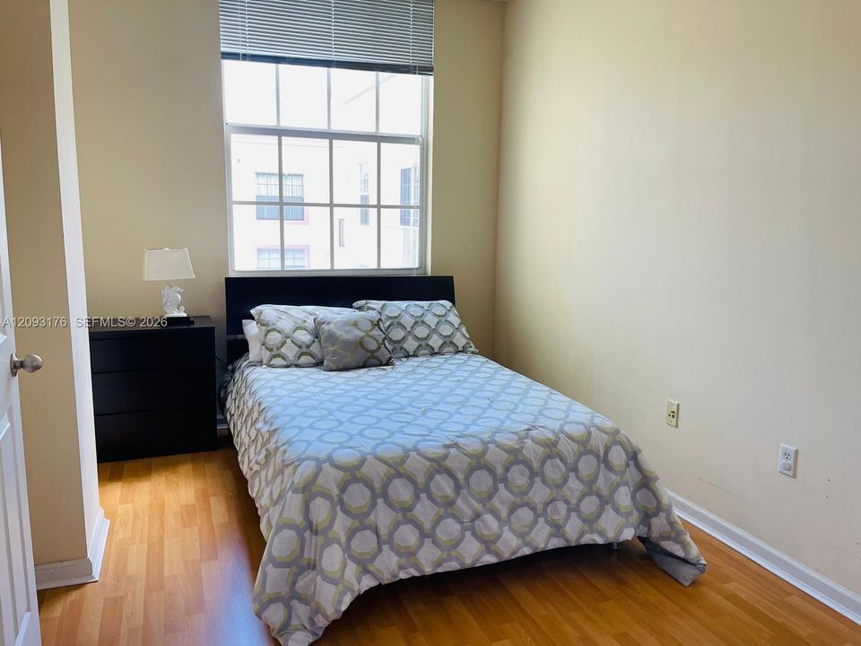 For Rent: $2,450 (2 beds, 1 baths, 1029 Square Feet)