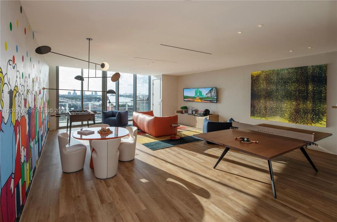 For Sale: $5,500,000 (3 beds, 3 baths, 2920 Square Feet)
