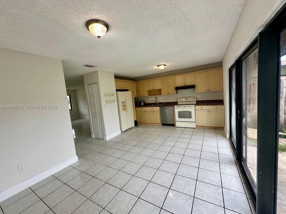 For Rent: $2,900 (3 beds, 2 baths, 1221 Square Feet)