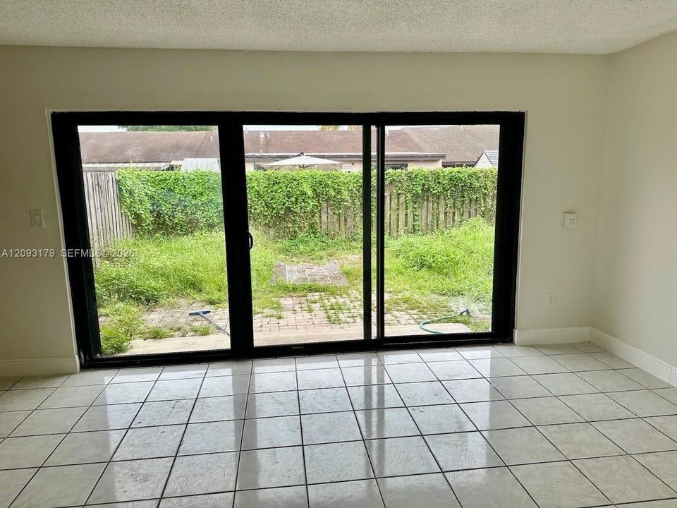 For Rent: $2,900 (3 beds, 2 baths, 1221 Square Feet)