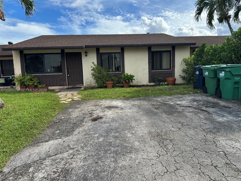 For Rent: $2,900 (3 beds, 2 baths, 1221 Square Feet)
