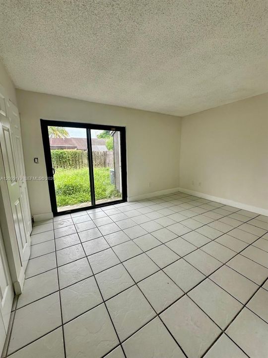 For Rent: $2,900 (3 beds, 2 baths, 1221 Square Feet)