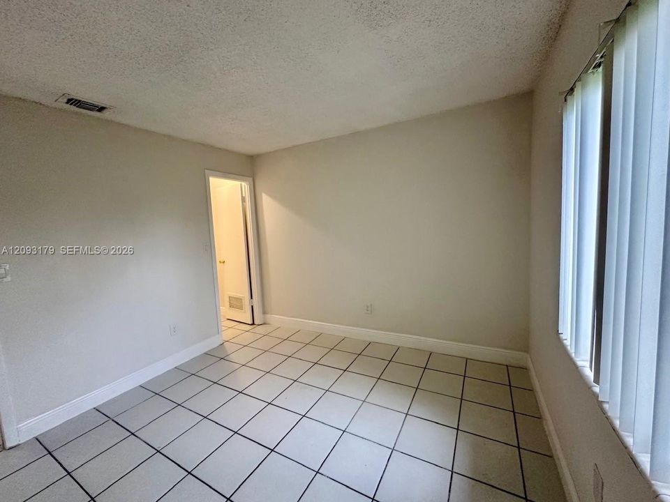 For Rent: $2,900 (3 beds, 2 baths, 1221 Square Feet)