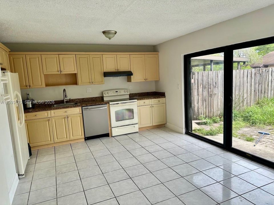 For Rent: $2,900 (3 beds, 2 baths, 1221 Square Feet)