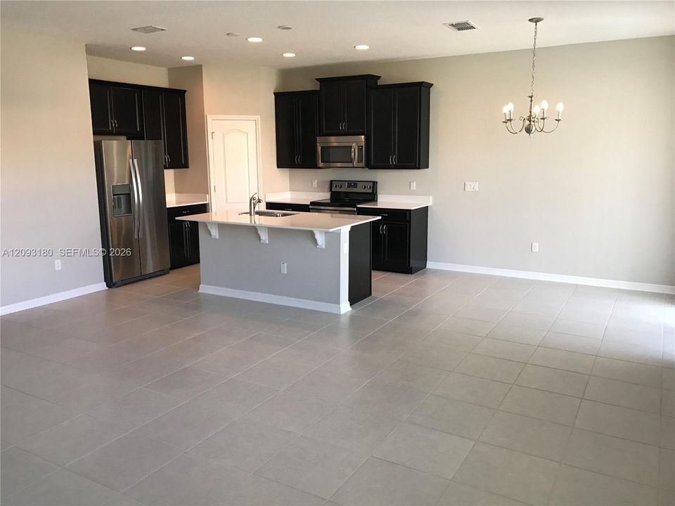 En Venta: $339,000 (3 camas, 2 baños, 1600 Pies cuadrados)