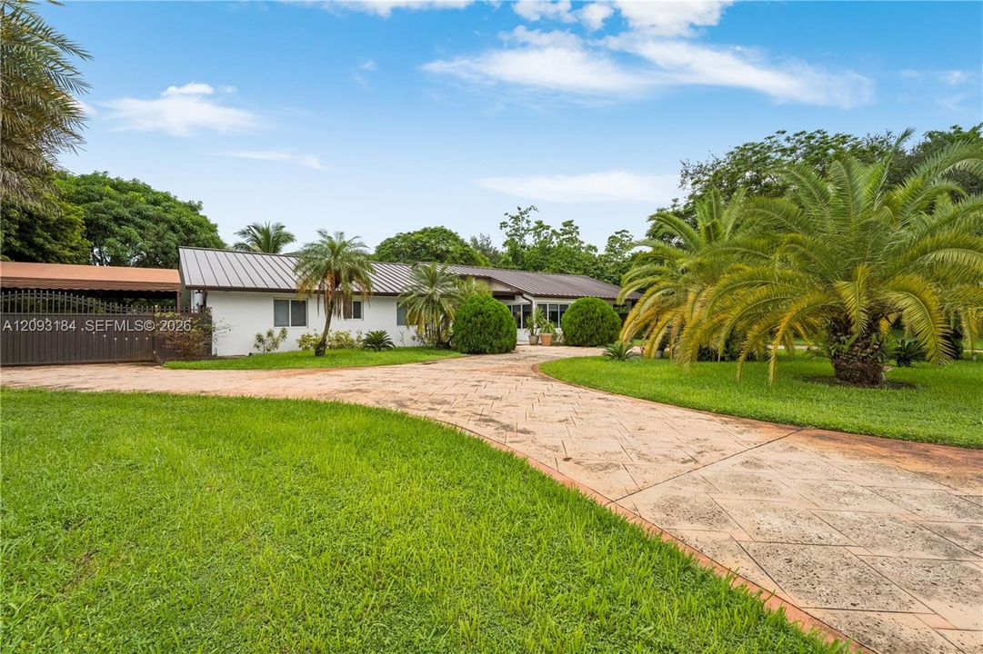 En Venta: $2,500,000 (5 camas, 3 baños, 3710 Pies cuadrados)