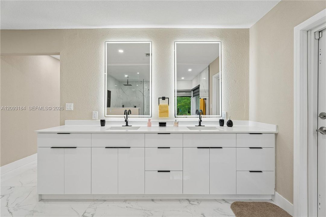 En Venta: $2,500,000 (5 camas, 3 baños, 3710 Pies cuadrados)