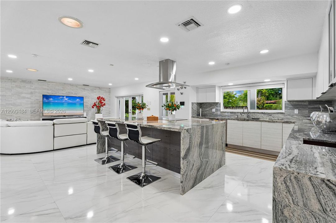 En Venta: $2,500,000 (5 camas, 3 baños, 3710 Pies cuadrados)