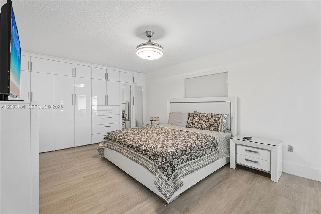 En Venta: $2,500,000 (5 camas, 3 baños, 3710 Pies cuadrados)