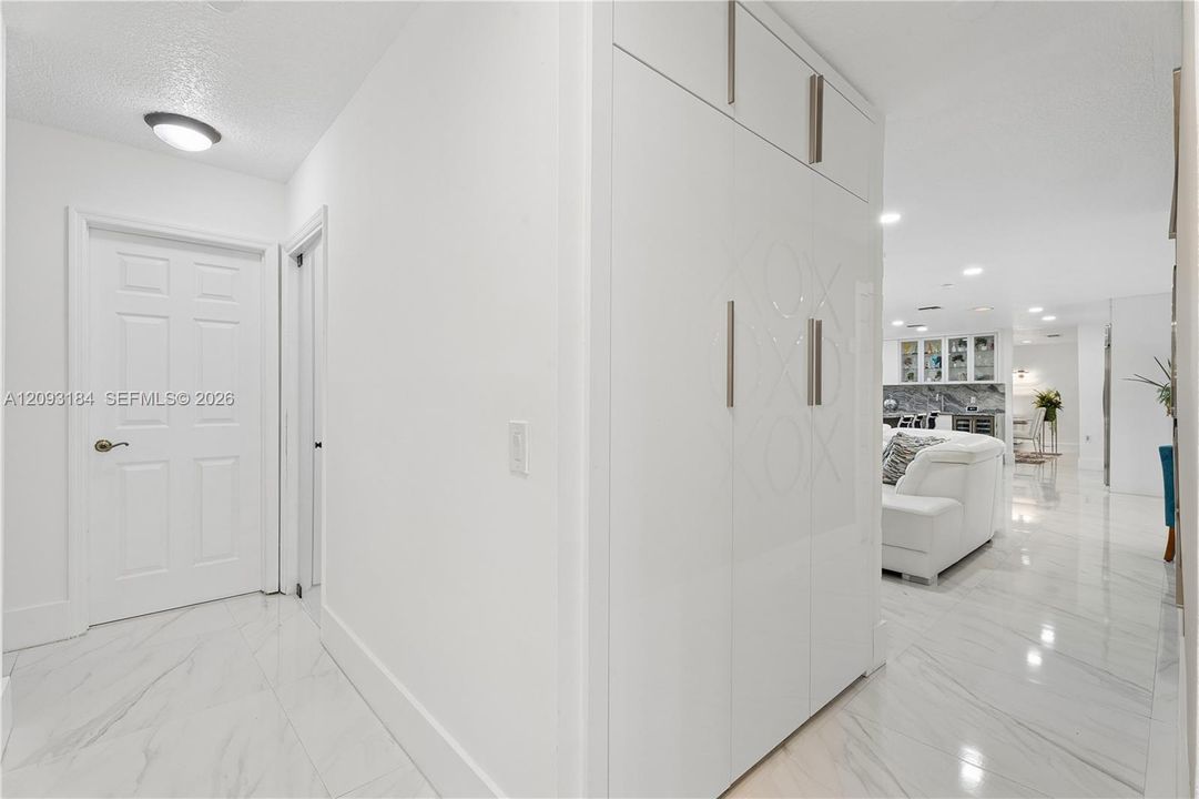 En Venta: $2,500,000 (5 camas, 3 baños, 3710 Pies cuadrados)