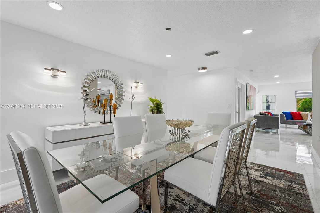 En Venta: $2,500,000 (5 camas, 3 baños, 3710 Pies cuadrados)