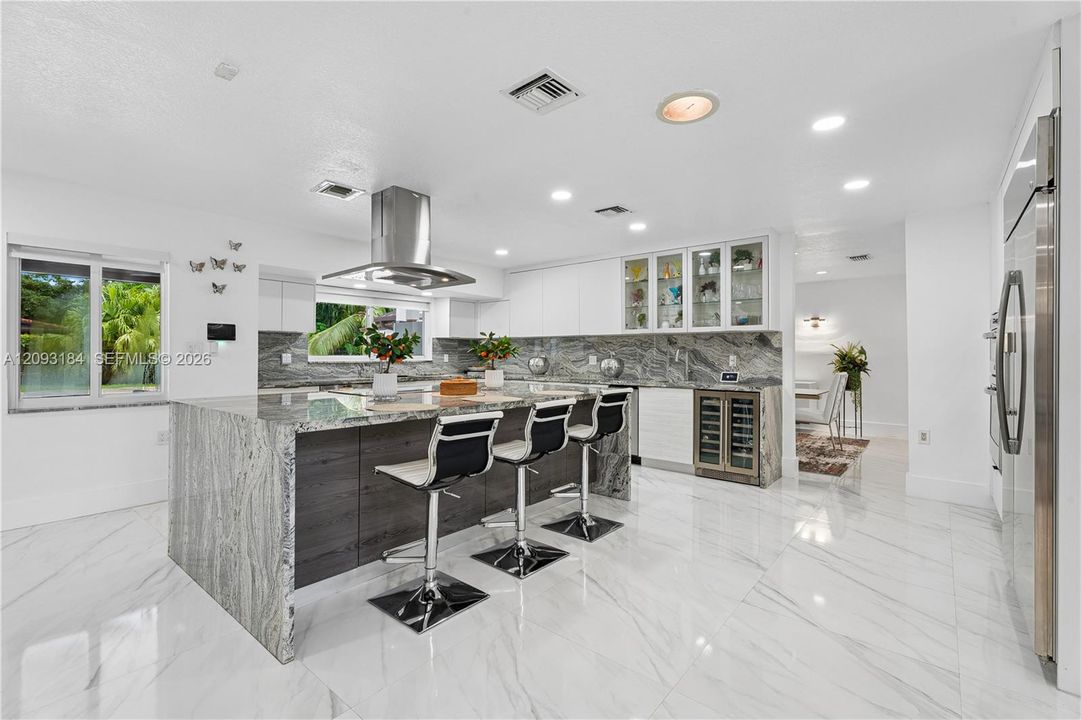 En Venta: $2,500,000 (5 camas, 3 baños, 3710 Pies cuadrados)