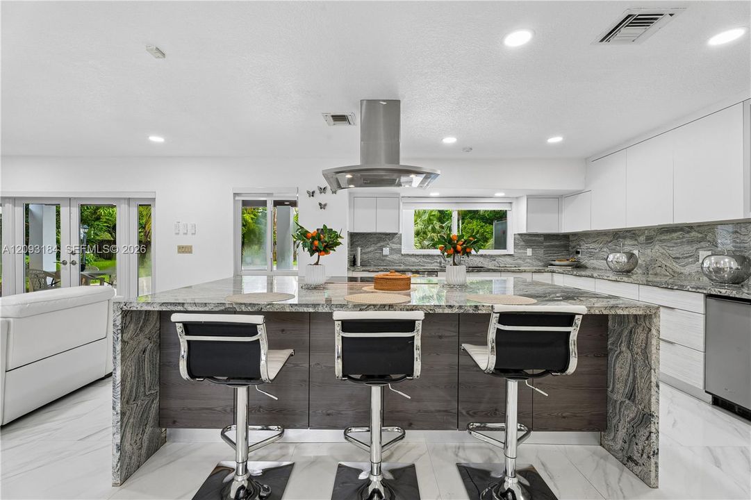 En Venta: $2,500,000 (5 camas, 3 baños, 3710 Pies cuadrados)