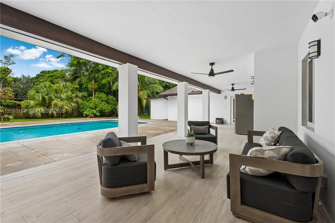 En Venta: $2,500,000 (5 camas, 3 baños, 3710 Pies cuadrados)