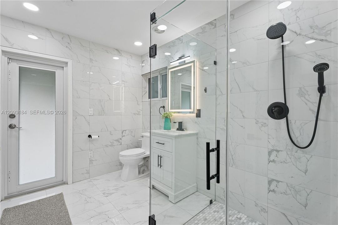 En Venta: $2,500,000 (5 camas, 3 baños, 3710 Pies cuadrados)