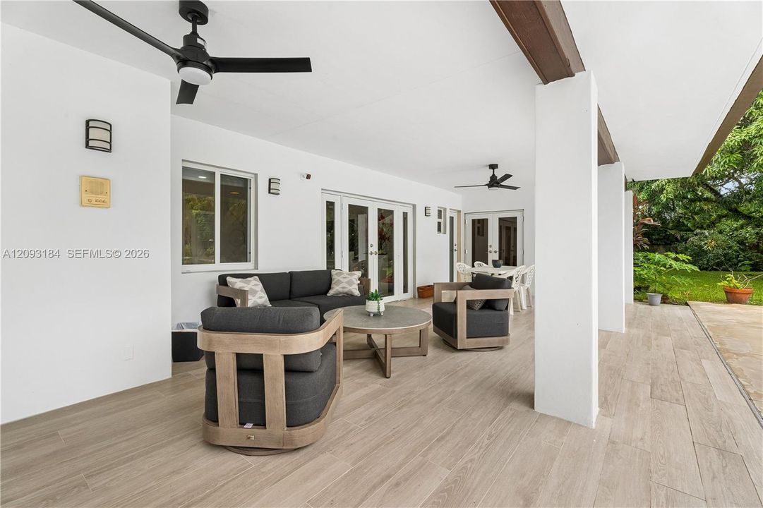 En Venta: $2,500,000 (5 camas, 3 baños, 3710 Pies cuadrados)