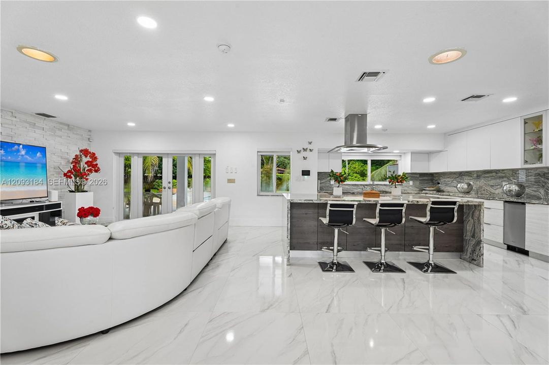 En Venta: $2,500,000 (5 camas, 3 baños, 3710 Pies cuadrados)