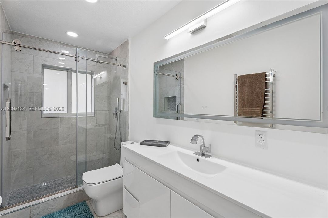 En Venta: $2,500,000 (5 camas, 3 baños, 3710 Pies cuadrados)