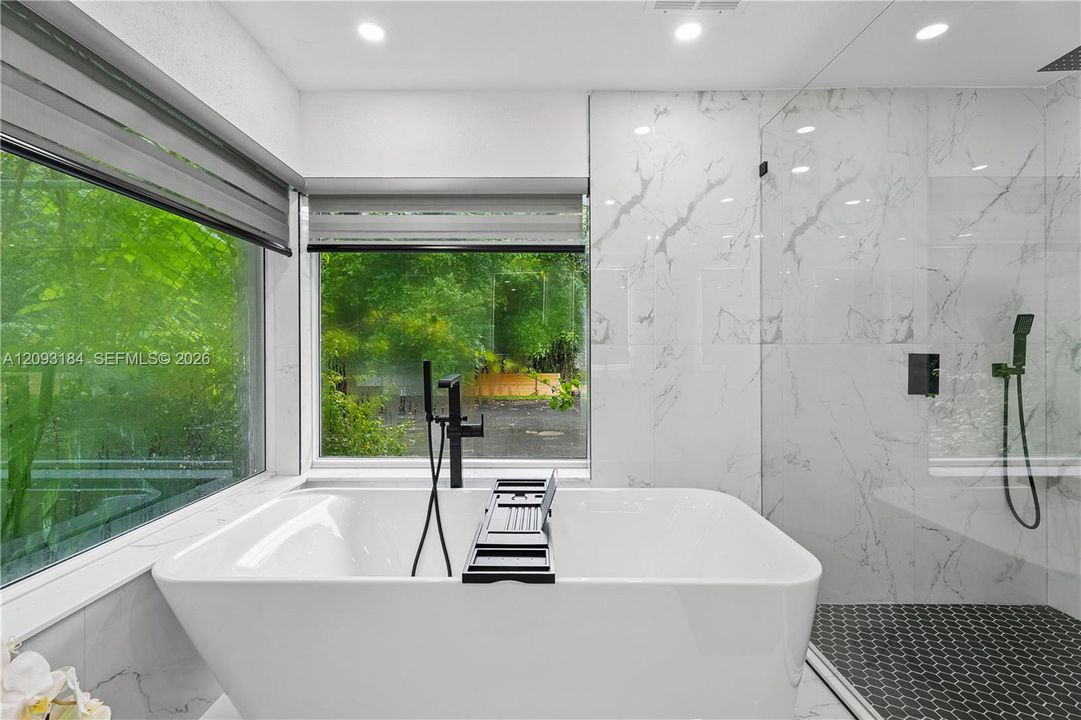 En Venta: $2,500,000 (5 camas, 3 baños, 3710 Pies cuadrados)