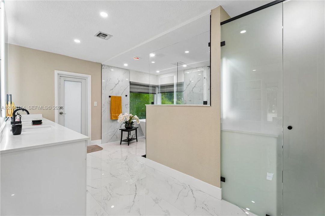 En Venta: $2,500,000 (5 camas, 3 baños, 3710 Pies cuadrados)