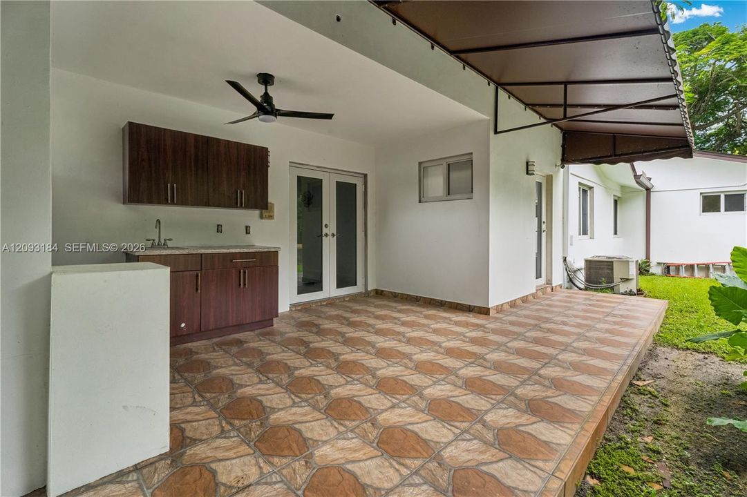 En Venta: $2,500,000 (5 camas, 3 baños, 3710 Pies cuadrados)
