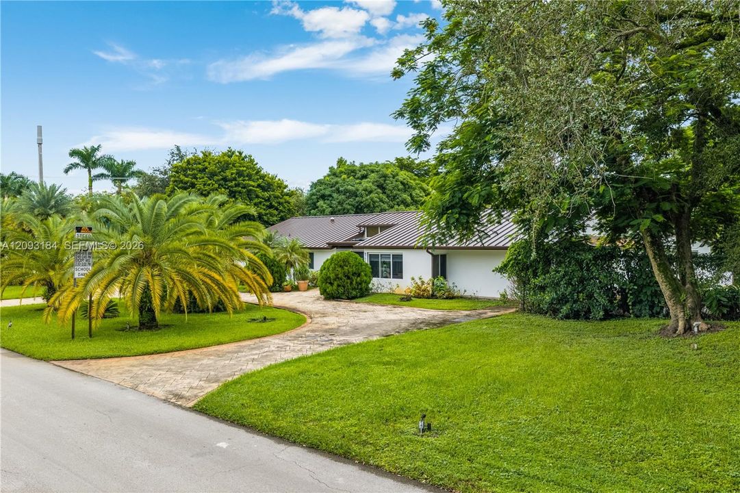 En Venta: $2,500,000 (5 camas, 3 baños, 3710 Pies cuadrados)