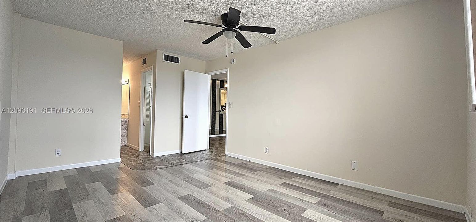 For Rent: $1,585 (1 beds, 1 baths, 940 Square Feet)
