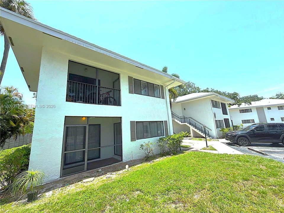 For Rent: $1,585 (1 beds, 1 baths, 940 Square Feet)