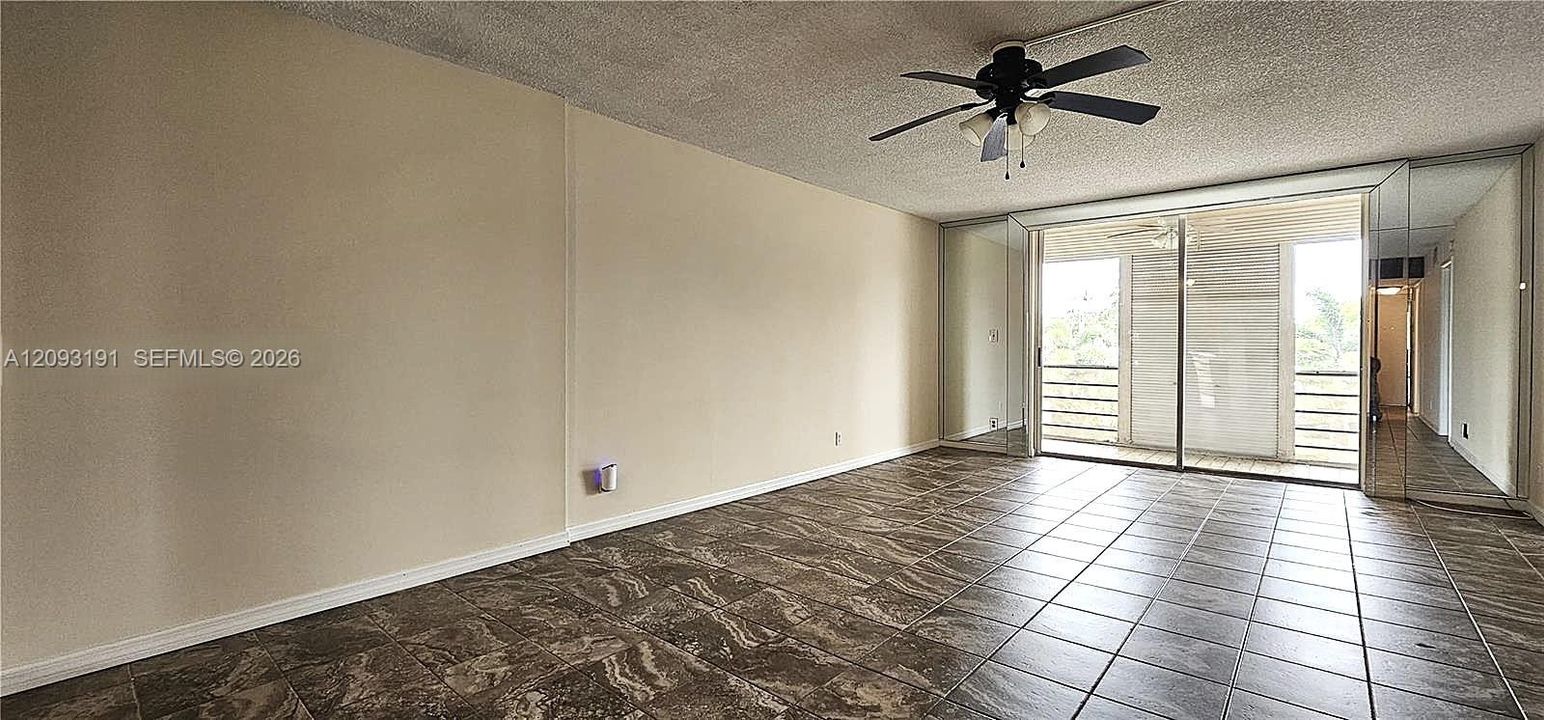 For Rent: $1,585 (1 beds, 1 baths, 940 Square Feet)