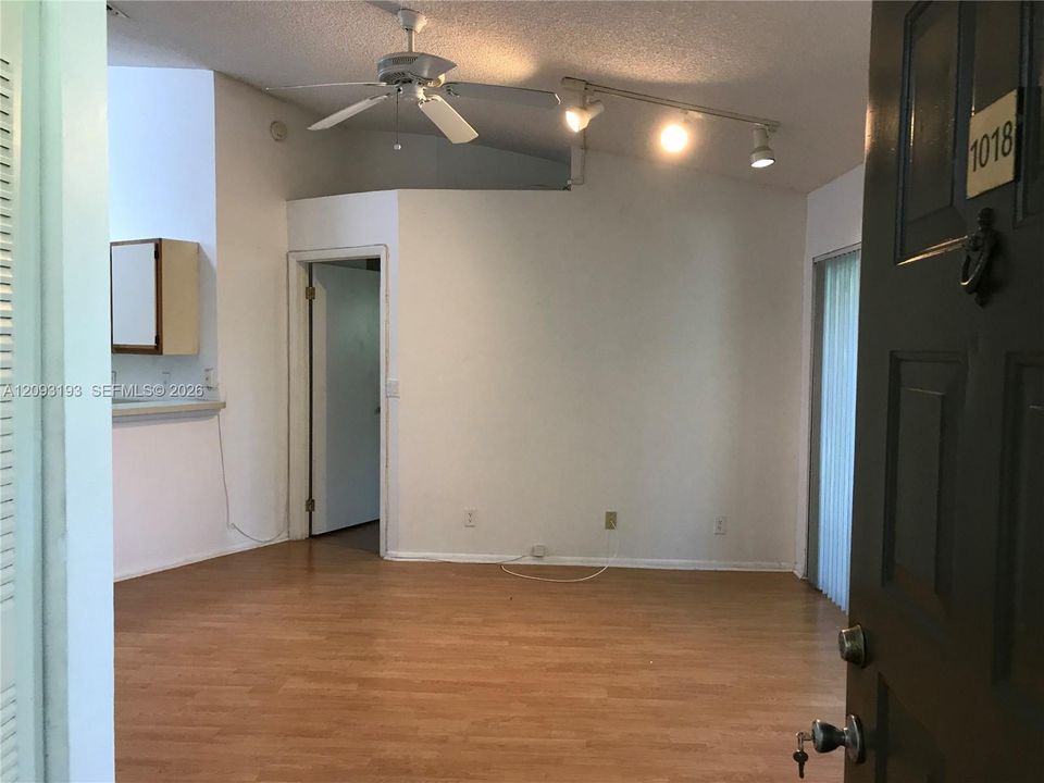 В аренду: $2,050 (2 спален, 2 ванн, 1024 Квадратных фут)