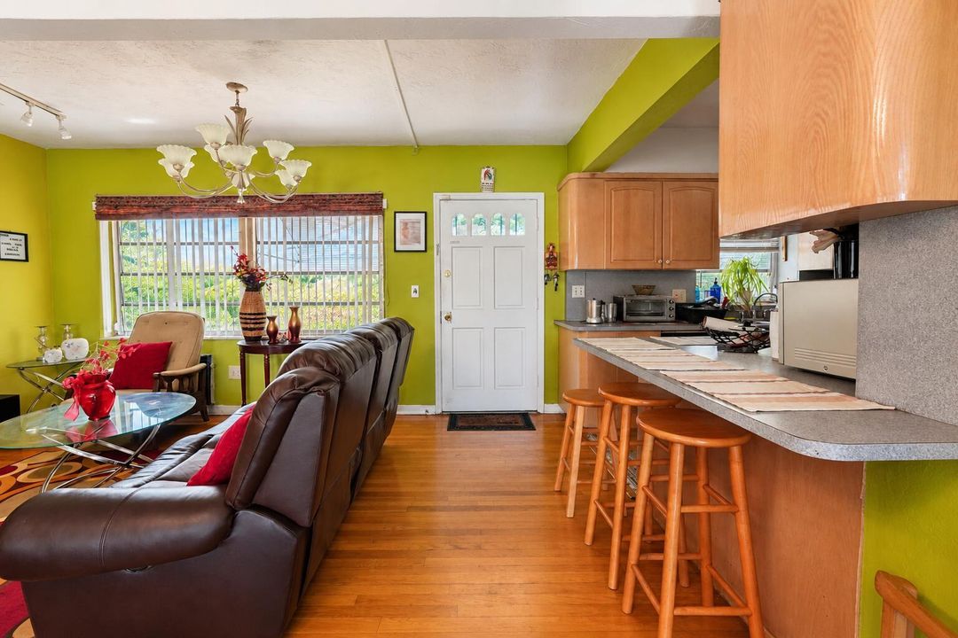 LIVING ROOM 4