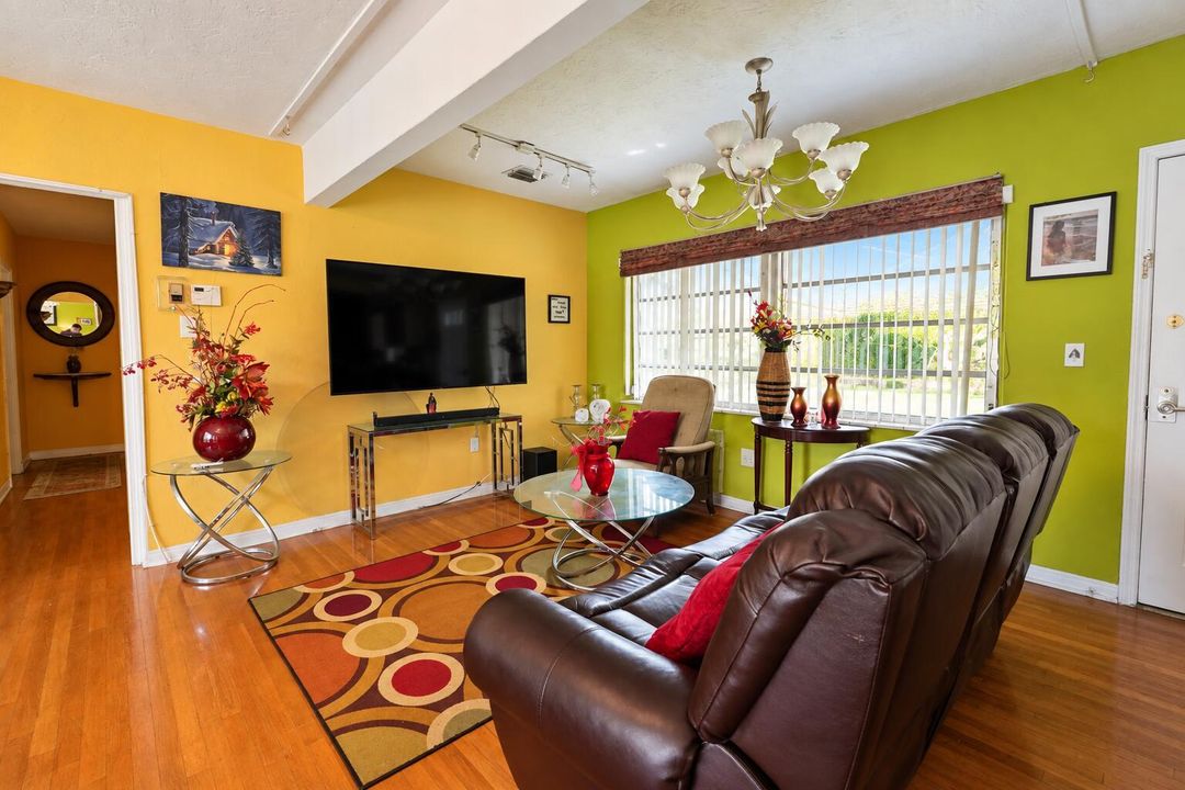 LIVING ROOM 3