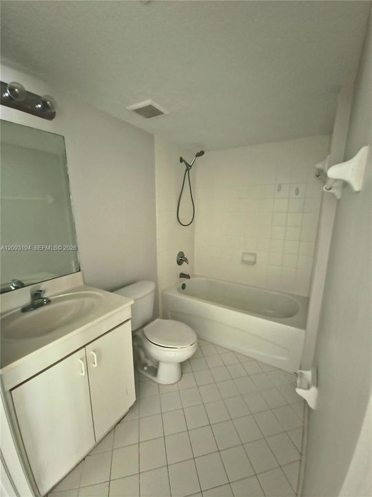 For Rent: $1,990 (2 beds, 2 baths, 920 Square Feet)