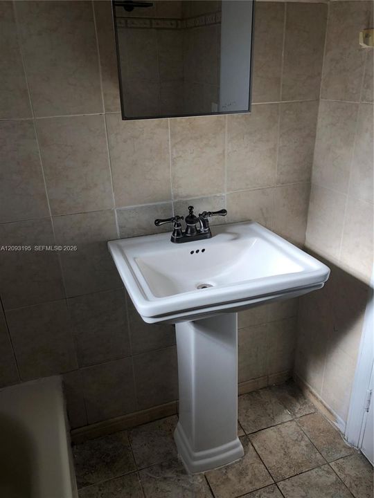 For Rent: $1,700 (1 beds, 1 baths, 525 Square Feet)