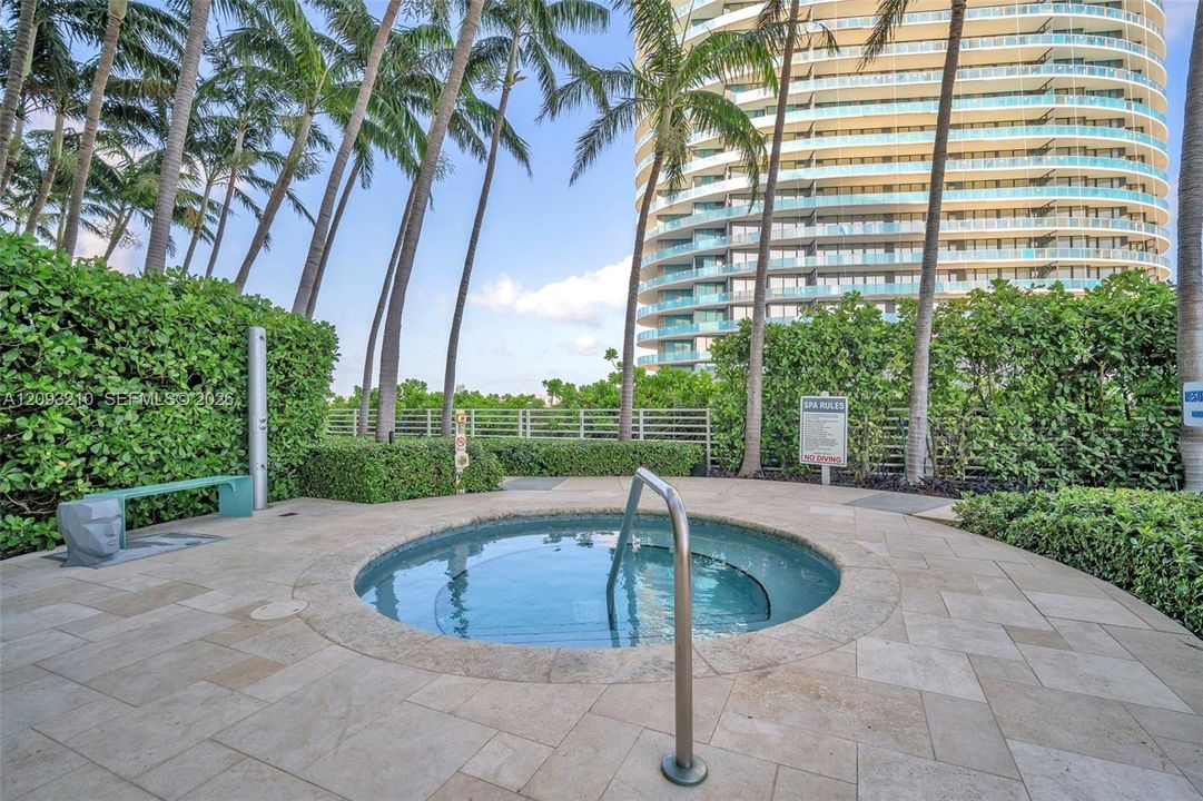 For Rent: $5,000 (1 beds, 1 baths, 776 Square Feet)
