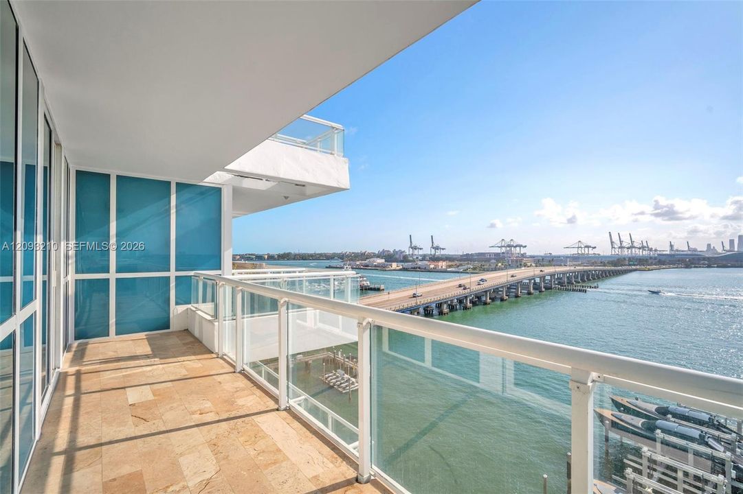 For Rent: $5,000 (1 beds, 1 baths, 776 Square Feet)