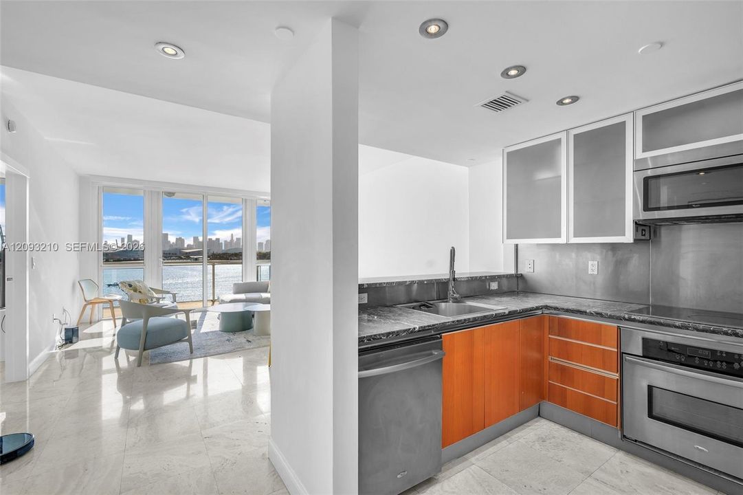 For Rent: $5,000 (1 beds, 1 baths, 776 Square Feet)