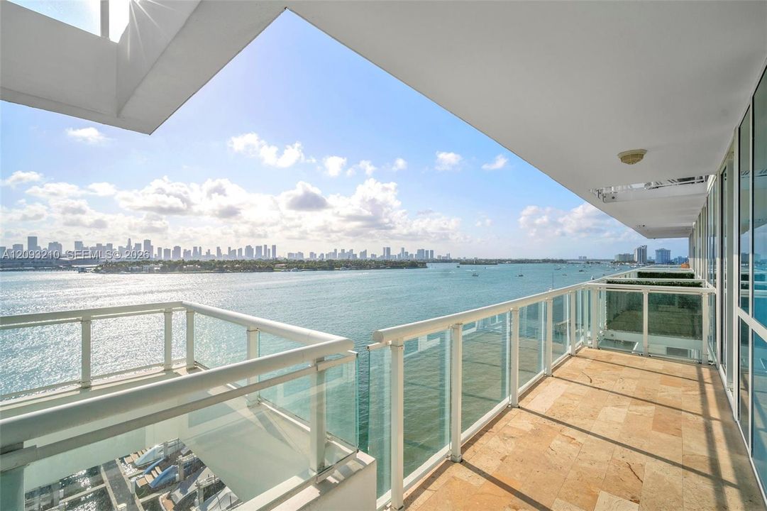 For Rent: $5,000 (1 beds, 1 baths, 776 Square Feet)