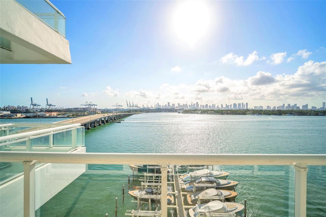 For Rent: $5,000 (1 beds, 1 baths, 776 Square Feet)