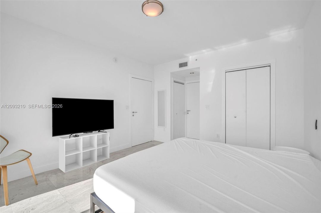 For Rent: $5,000 (1 beds, 1 baths, 776 Square Feet)