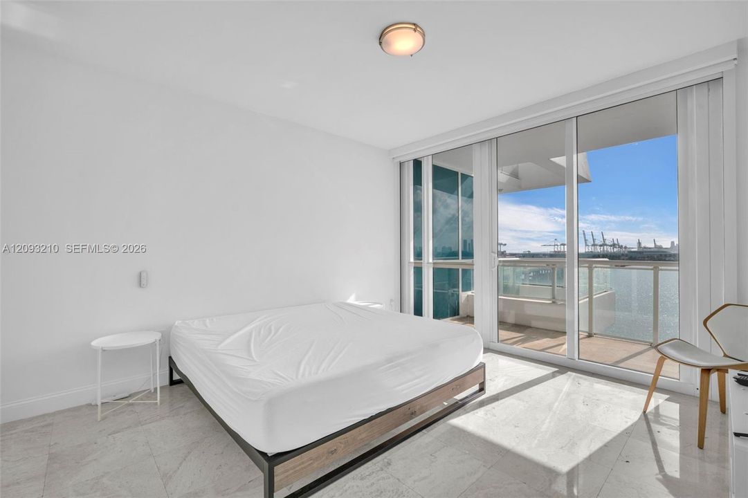 For Rent: $5,000 (1 beds, 1 baths, 776 Square Feet)