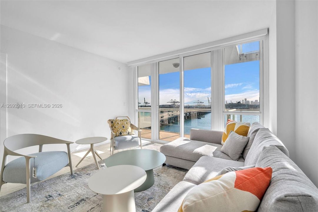 For Rent: $5,000 (1 beds, 1 baths, 776 Square Feet)