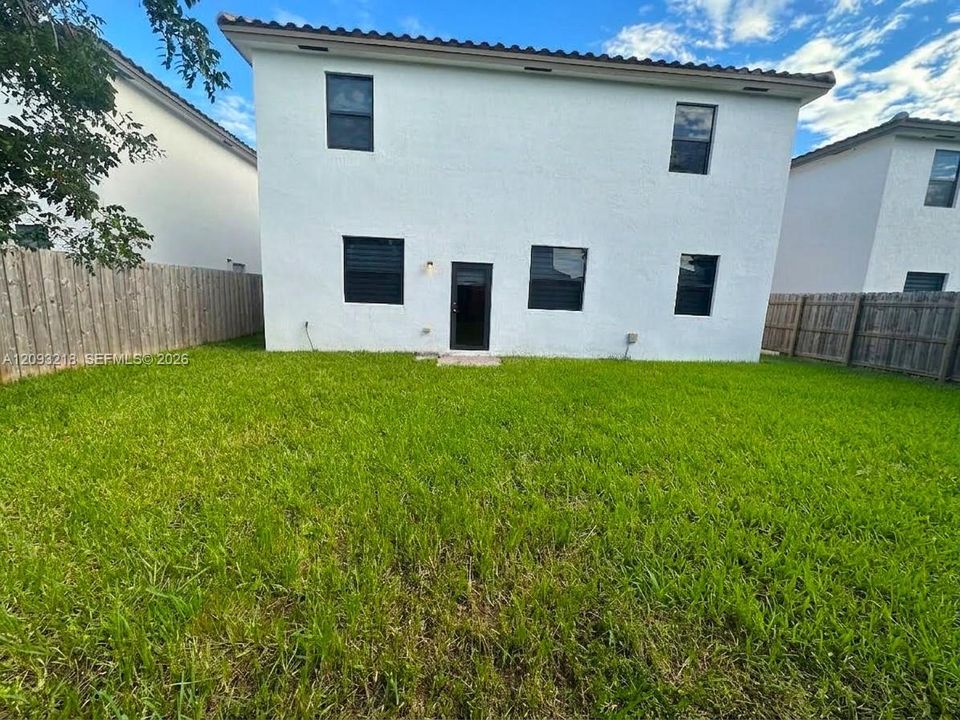 For Rent: $4,000 (5 beds, 3 baths, 2640 Square Feet)