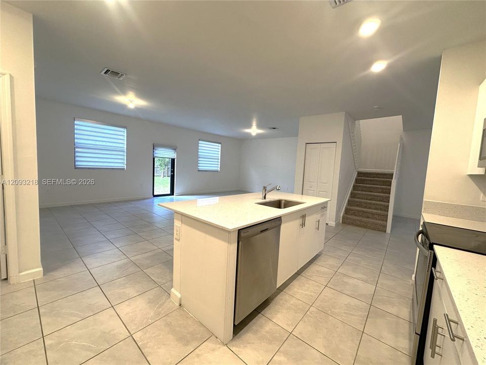 For Rent: $4,000 (5 beds, 3 baths, 2640 Square Feet)