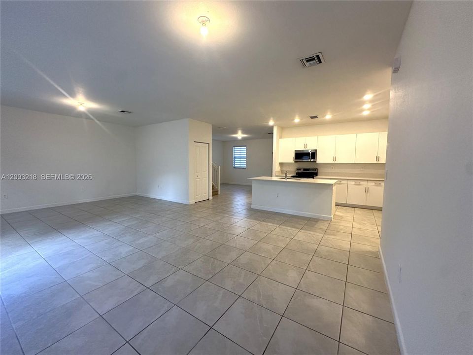 For Rent: $4,000 (5 beds, 3 baths, 2640 Square Feet)
